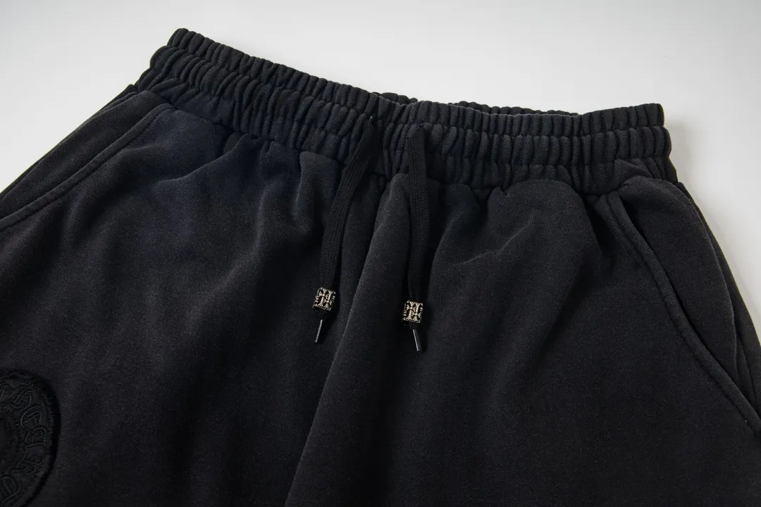 P220 model number Y662 CHROME HEARTS/Chrome Hearts CH 23SS washed embroidered trousers and sweatpants, soft and comfortable, and the upper body experience is overwhelming. The pants are decorated with classic cross leather patches, which are full of design. Trousers with elastic waist and leggings, a super versatile fashion item, will definitely turn heads. A must-have treasure sweatpants. The shape is super easy and easy to wear. Both men and women can easily wear it. They are the first choice for the street, don’t miss it! ! ! size:S-XL